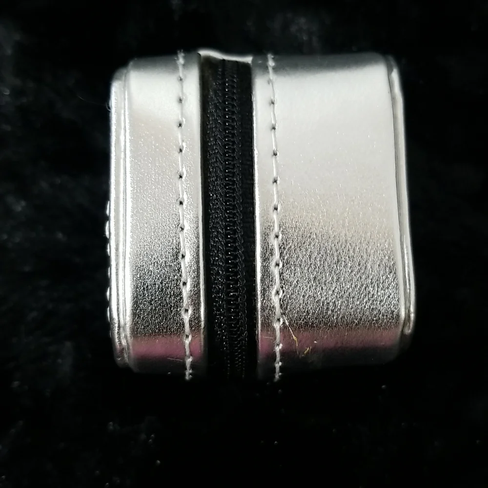 TOUS SILVER ZIP AROUND RING CASE - Picture 6 of 8